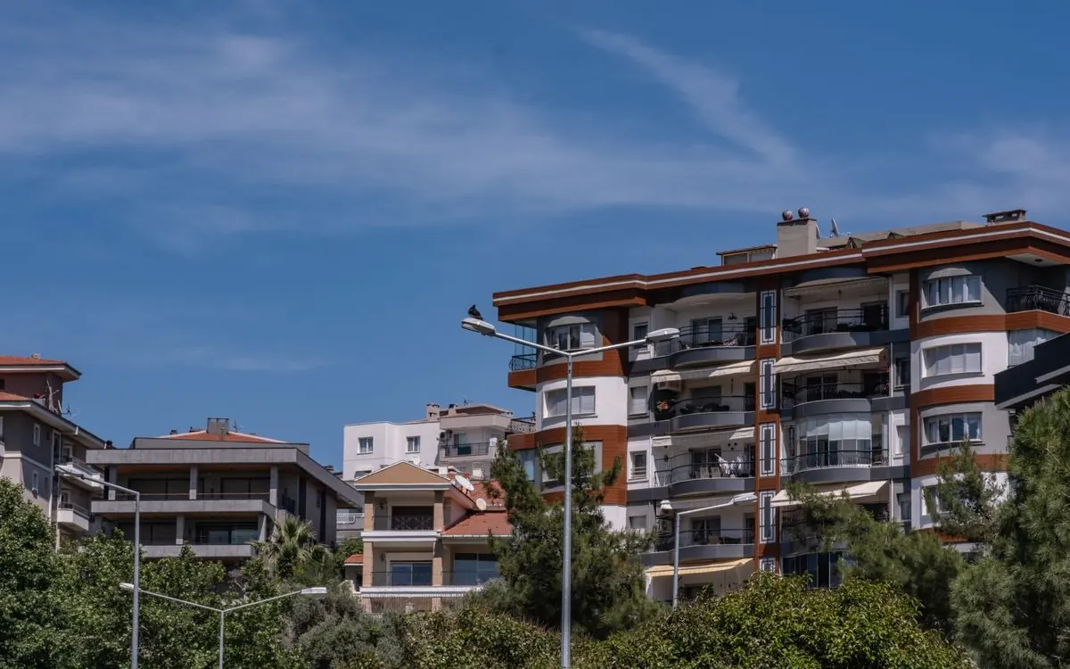 Apartman bloklarından oluşan bir site